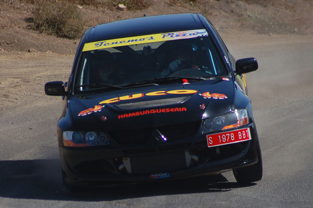 Rubén Curbelo consigue su primer triunfo absoluto en el Regional de Rallyes 